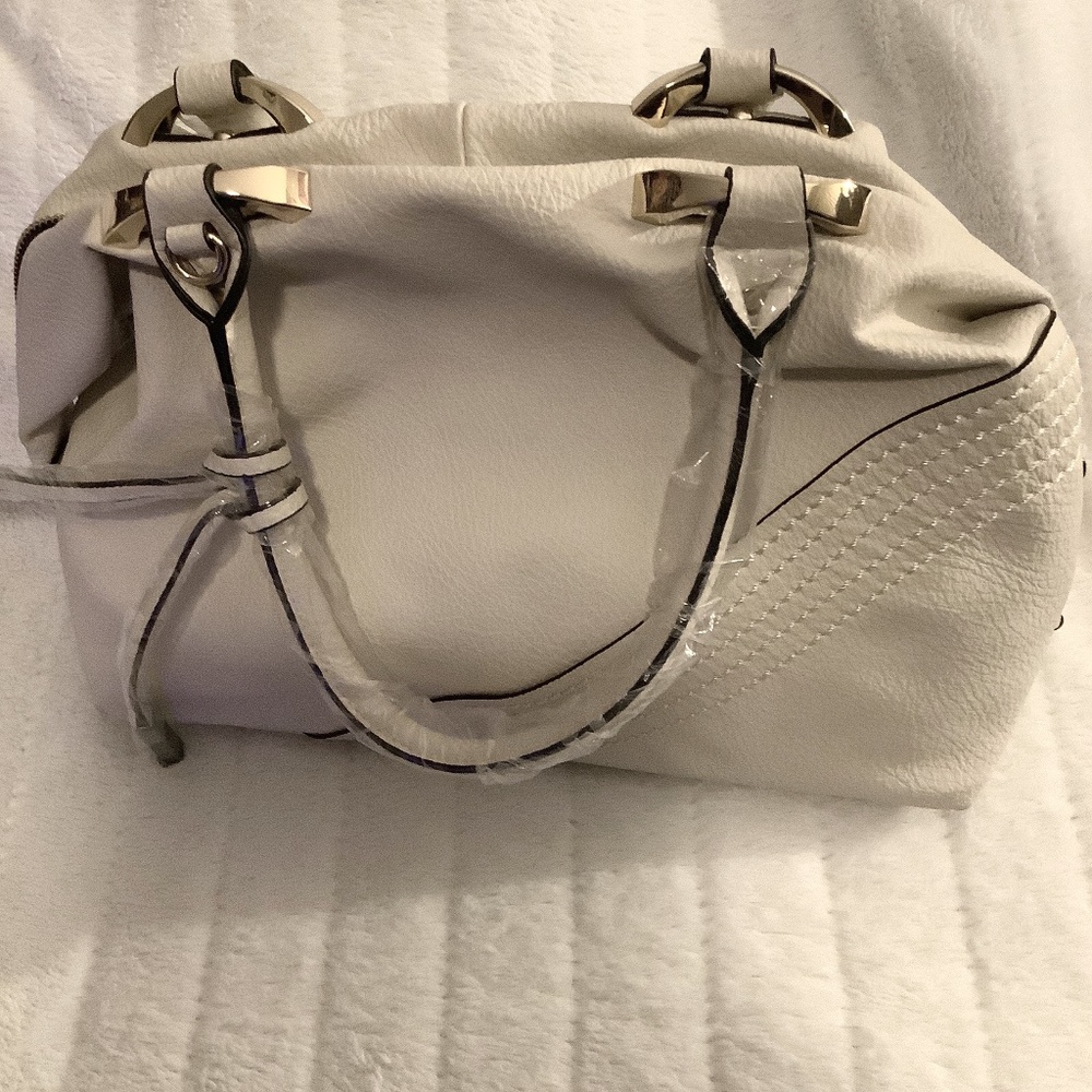 Women Beige Purse with gold zipper.